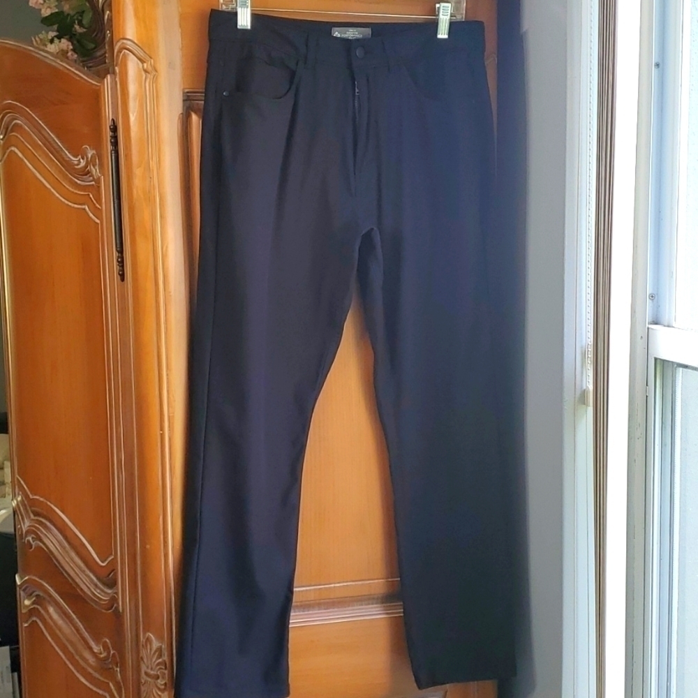 Slim Fit black stretch pant jeans.‎ Size 32 X 30. By Benton performance.